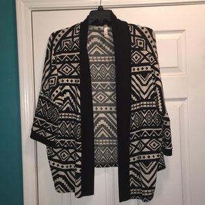 EUC black & cream Aztec sweater 3/4 sleeves